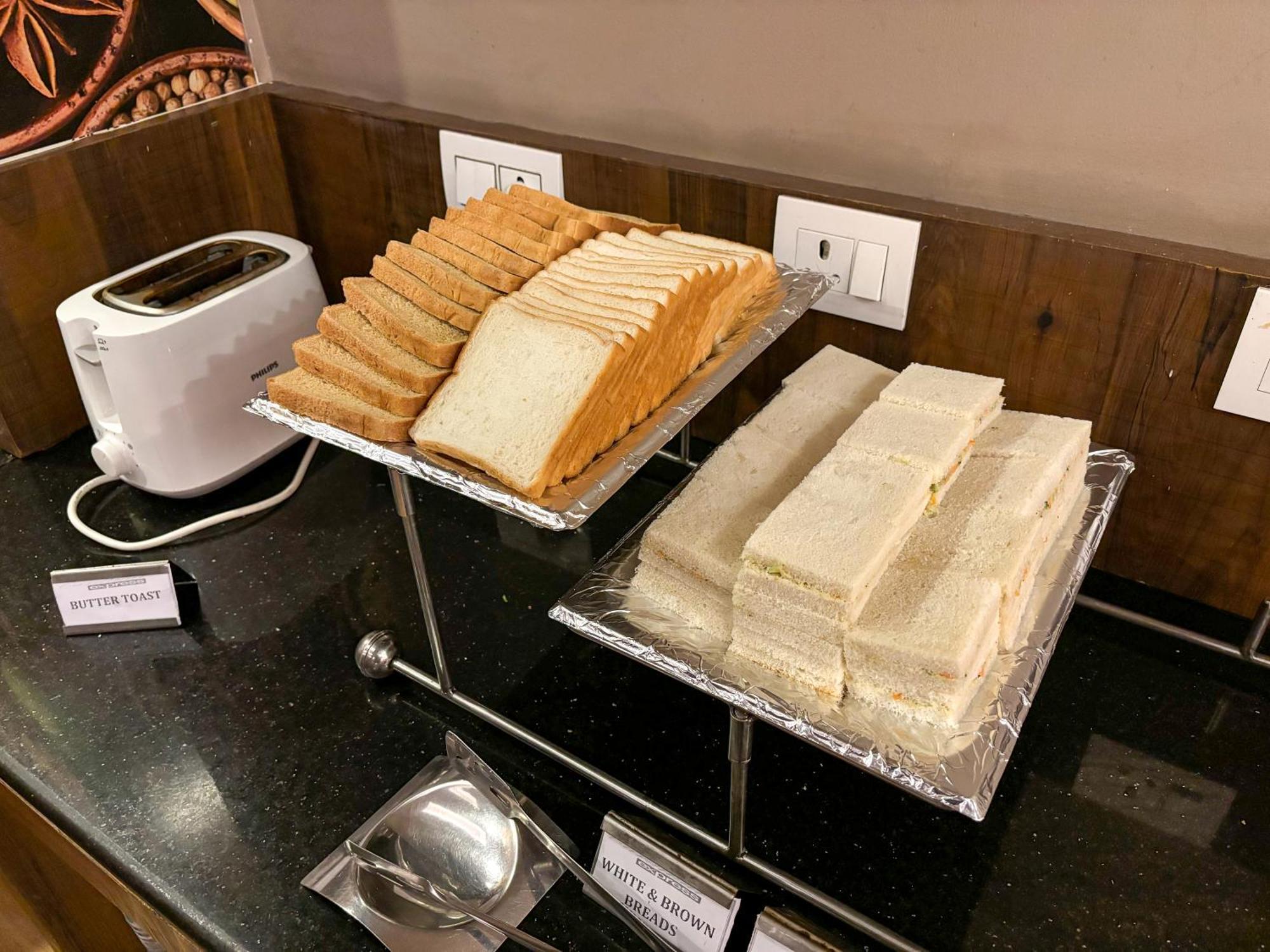Hotel Oxmo Delhi Airport With Free Airport Transsfer Új-Delhi Kültér fotó